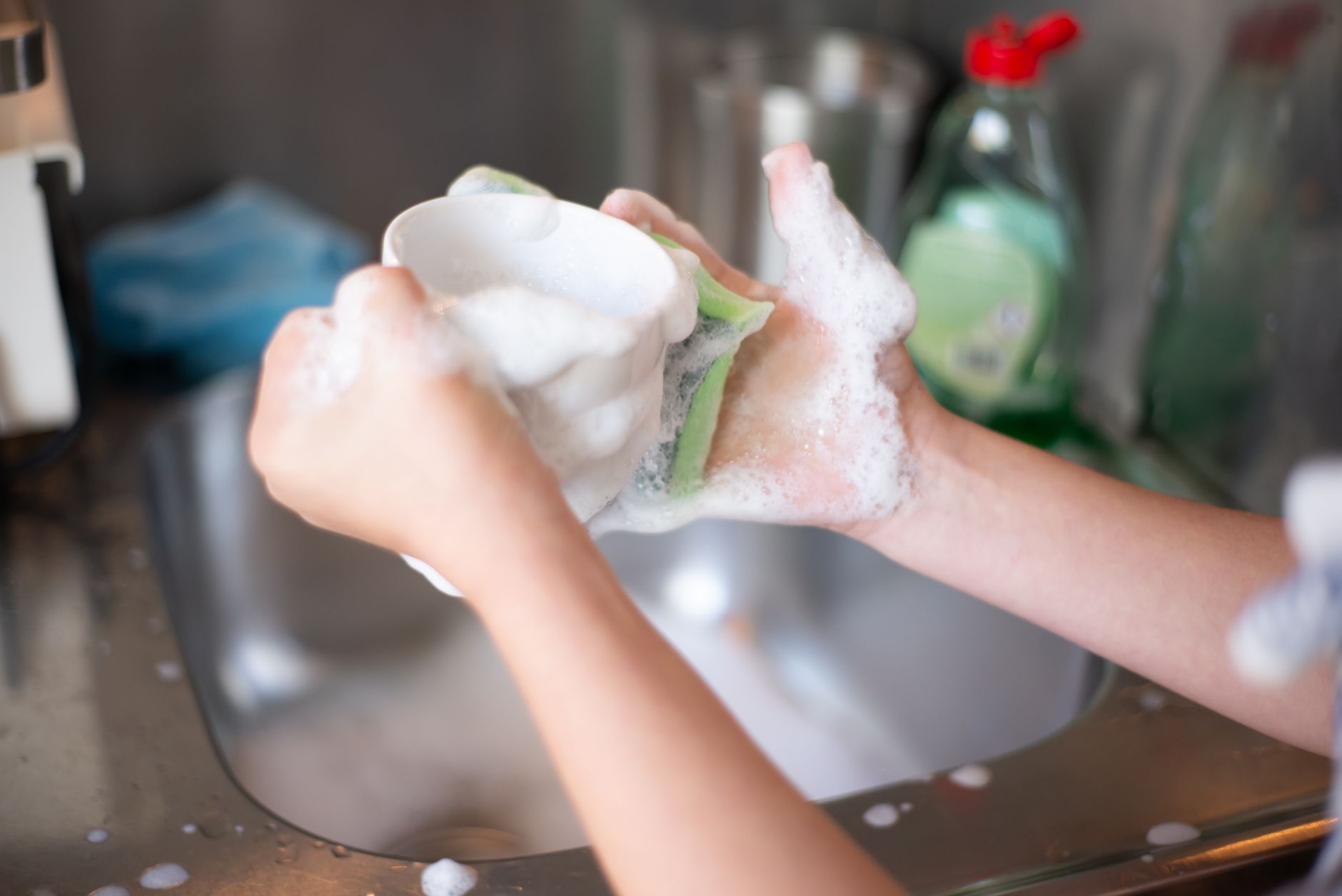 Worship in the Kitchen Sink: Finding God in Everyday Moments